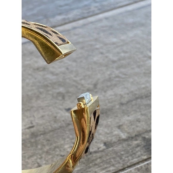 J. Crew Bracelet Cuff Clamp Animal Leopard Print Fur Gold Tone - Picture 9 of 12